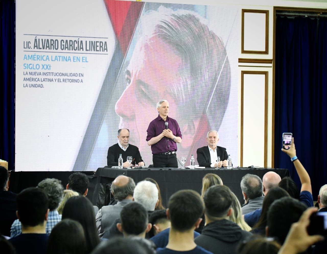 García Linera en la clase inaugural del seminario