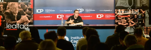 Hernán Brienza inauguró su curso “Pensando la Argentina pendular” en el ICP