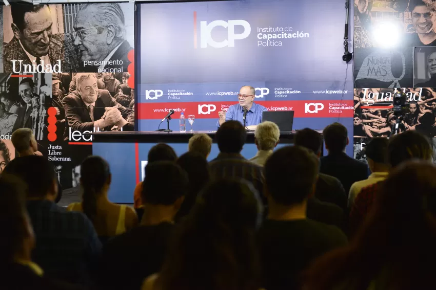 El ICP cerró su curso de formación política con una clase magistral sobre el impacto de la IA en las campañas electorales