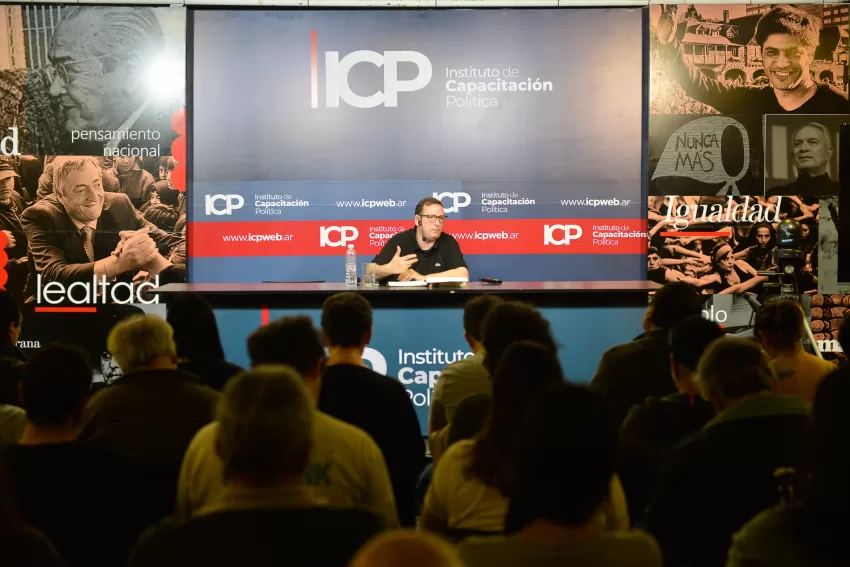 Hernán Brienza inauguró su curso “Pensando la Argentina pendular” en el ICP