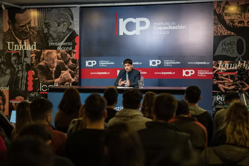 Recuperaciones democráticas y neoliberalismo: así continúa el curso de Formación Política
