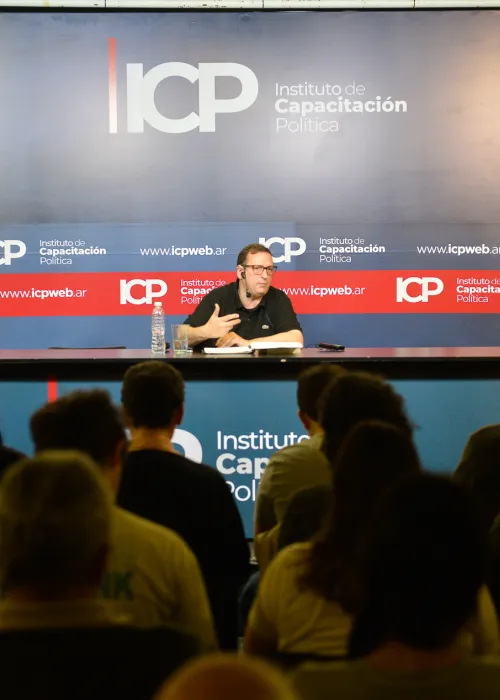 Hernán Brienza inauguró su curso “Pensando la Argentina pendular” en el ICP