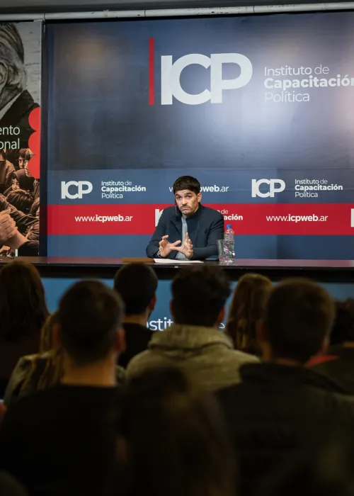 Recuperaciones democráticas y neoliberalismo: así continúa el curso de Formación Política