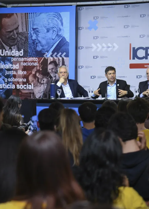 Kicillof encabezó una charla con estudiantes del Instituto de Capacitación Política