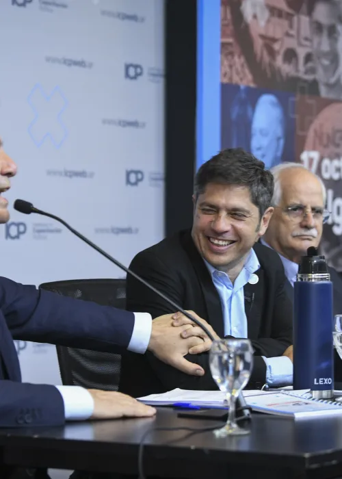 Kicillof encabezó una charla con estudiantes del Instituto de Capacitación Política