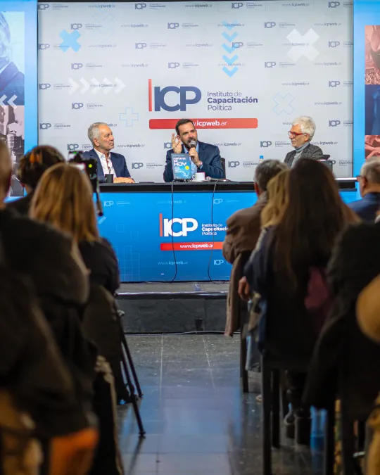 Sujarchuk disertó en el ICP sobre inteligencia artificial y gestión