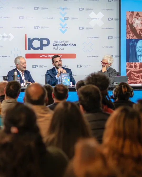Sujarchuk disertó en el ICP sobre inteligencia artificial y gestión